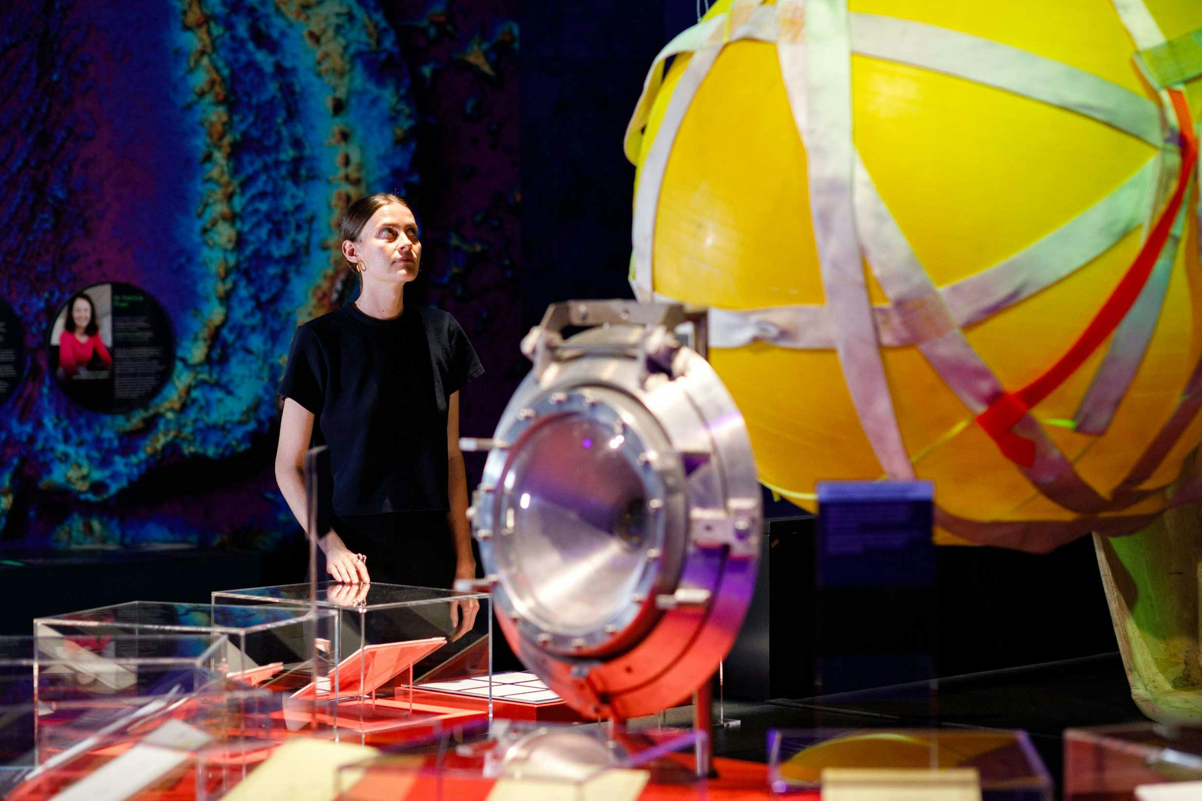 Woman looking at the JAMES CAMERON—CHALLENGING THE DEEP exhibition